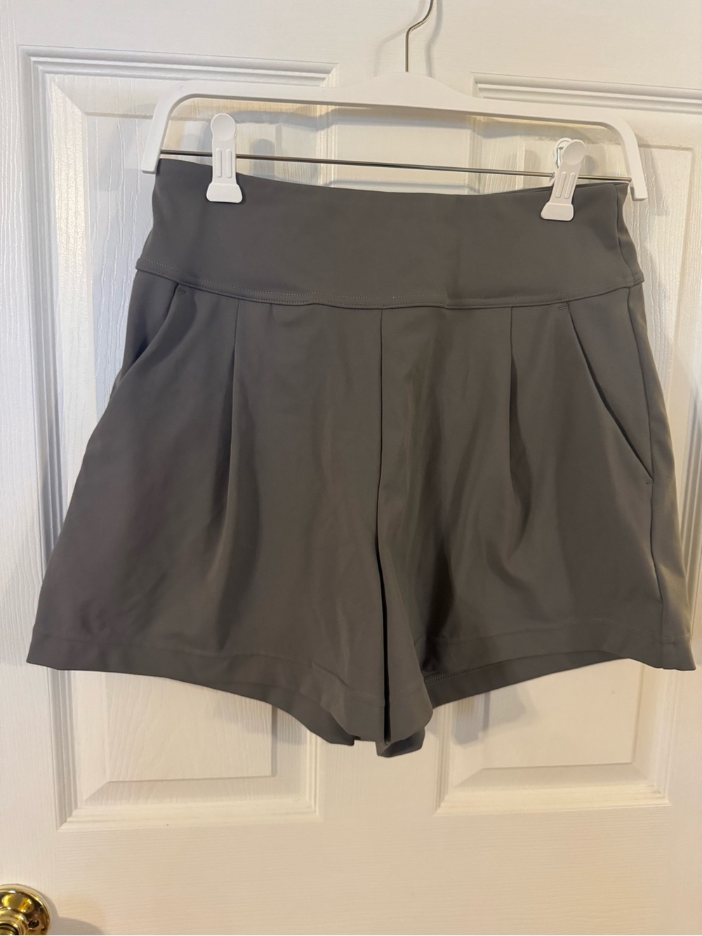 HALARA High-Waist Athletic Shorts in Gray